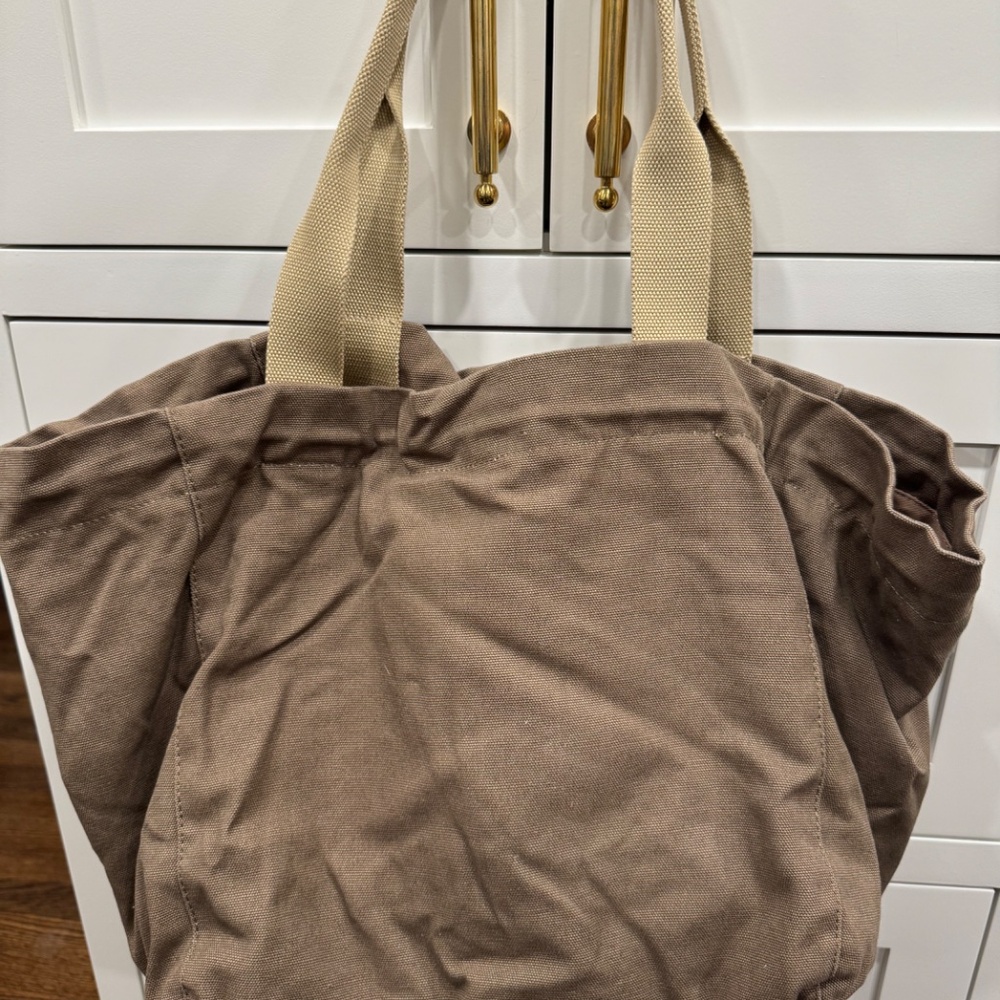 G.I.L.I. Large Tote Olive Green with Orange Tassels - Picture 9 of 10